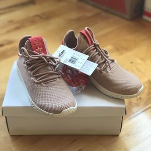 [NIB] Adidas Originals x Pharrell Williams W6 Pink